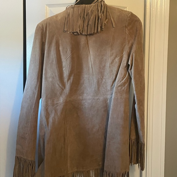 Tan suede jacket with fringe - Picture 2 of 3